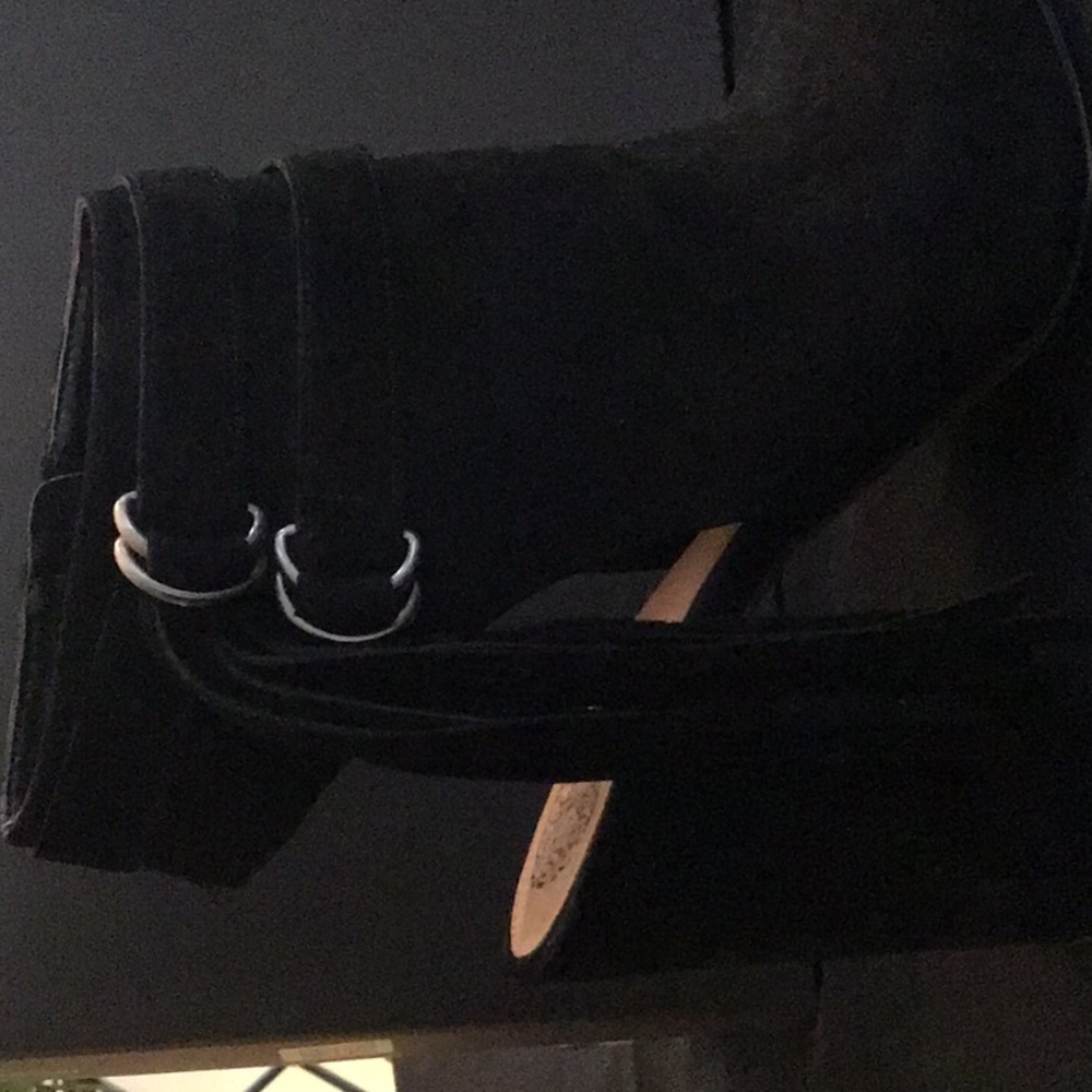 Shoes - Picture 2 of 5